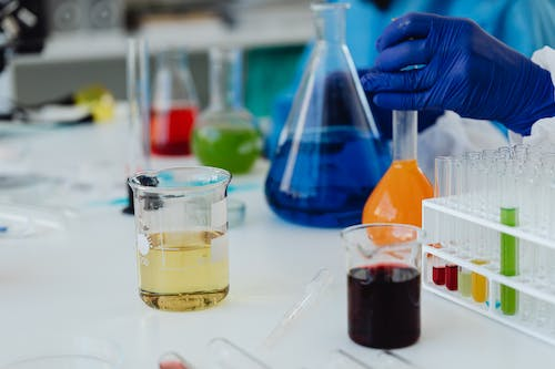 加速试验中超出鉴定限的杂质是否需要鉴定结构?